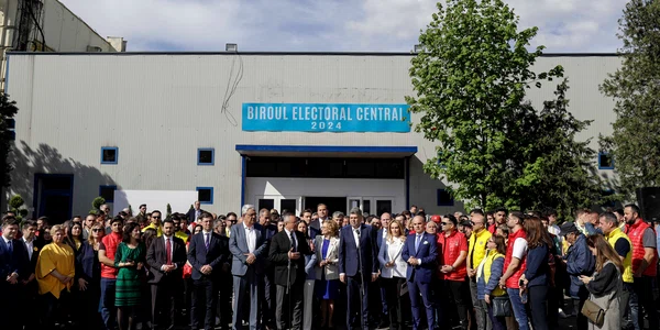 Liderii PSD si PNL depun semnaturile pentru alegerile europarlamentare la sediul BEC, in Bucuresti, 5 aprilie 2024  Foto Inquam Photos  Octav Ganea (3) jpg