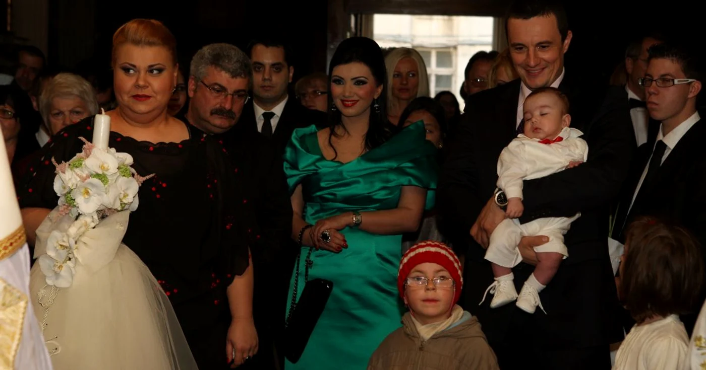 Cuplul Adriana Bahmuţeanu - Silviu Prigoană l-au creştinat pe Eduard Gabriel 