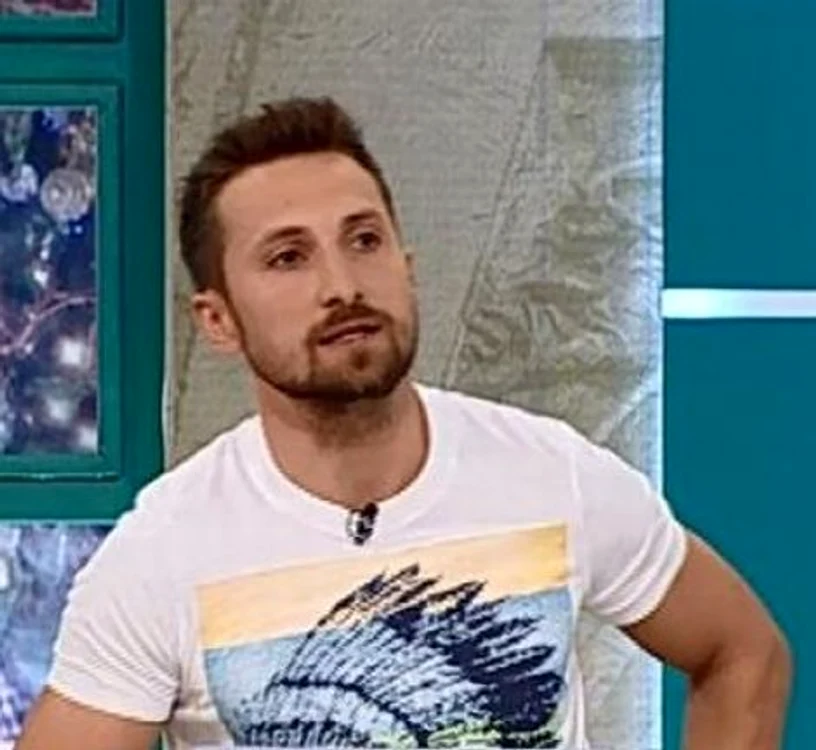 Dani Oţil look