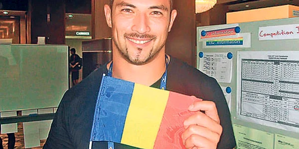 Koji Murofushi şi steagul României
