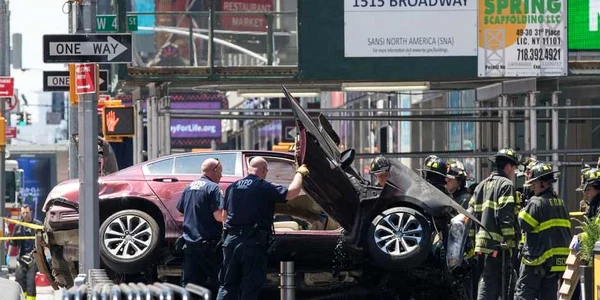 O maşină a intrat în mulţime în Times Square / FOTO Guliver / GettyImages / Drew Angerer / 18 mai 2017