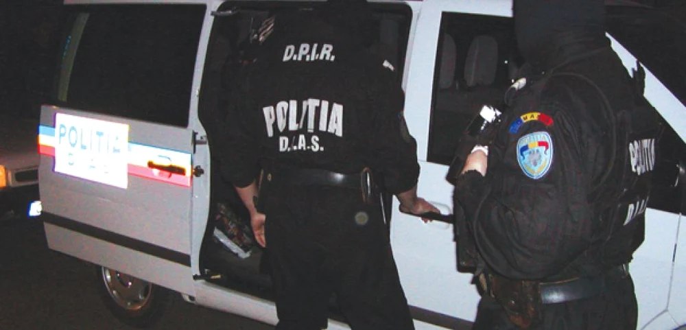 Răfuială sângeroasă între două clanuri pe o stradă din Urziceni.  Două persoane au murit și trei sunt rănite