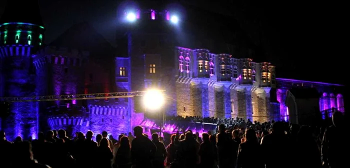 Castelul Corvinilor, într-o atmosferă de poveste. FOTO: Daniel Guţă. ADEVĂRUL