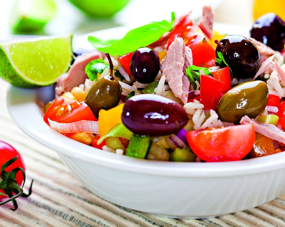 salata cu ton si masline jpeg