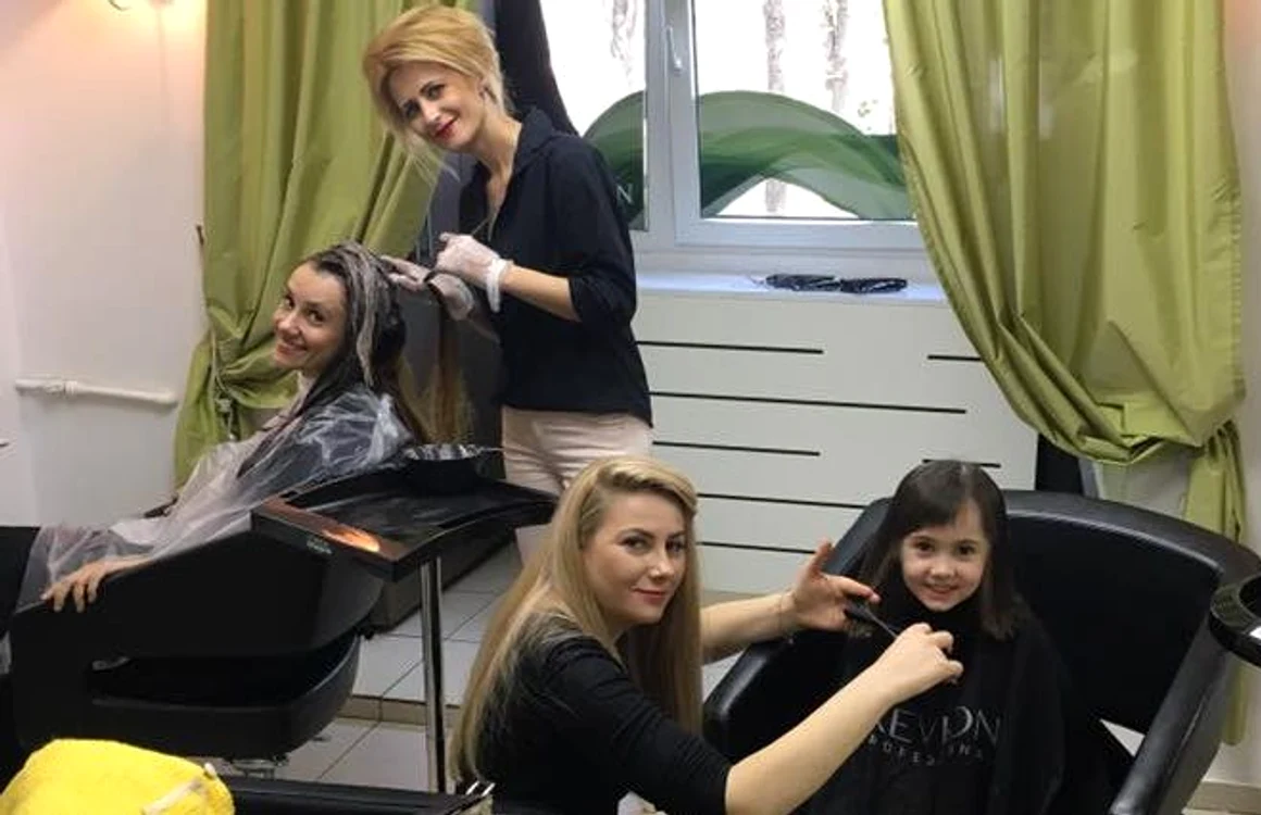Oana Ioniţă şi-a dus fetiţa la coafor