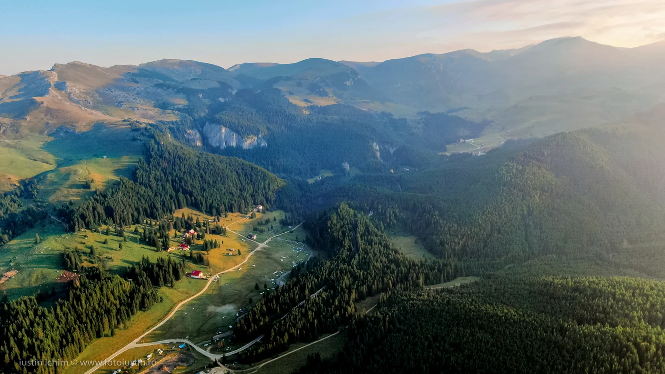 Padina, vedere panoramică. FOTO hoinarind-prin-romania.fotoiustin.ro