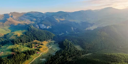 Padina, vedere panoramică. FOTO hoinarind-prin-romania.fotoiustin.ro