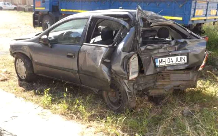Autoturismul a fost adus în curtea Liceului Auto FOTO Corina Macavei