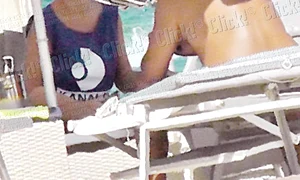 Gabriela şi soţul ei  Marcel au încins pe plajă  o partidă de table jpeg