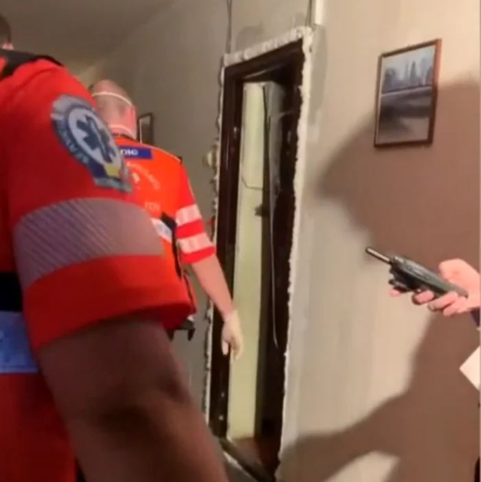 Echipa de descarcerare a fost nevoită să spargă ușa lui Costin Mărculescu