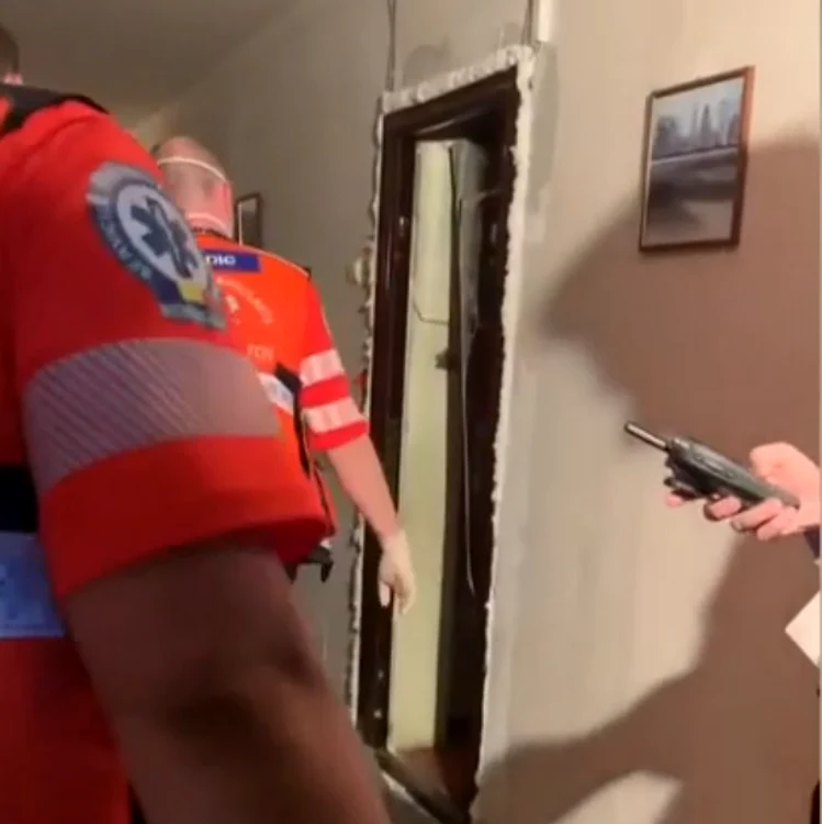 Echipa de descarcerare a fost nevoită să spargă ușa lui Costin Mărculescu