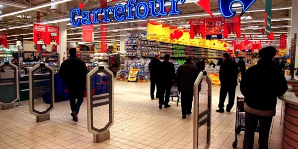 Carrefour are 70 de magazine şi aproape 8.000 de angajaţi în România. FOTO Mediafax