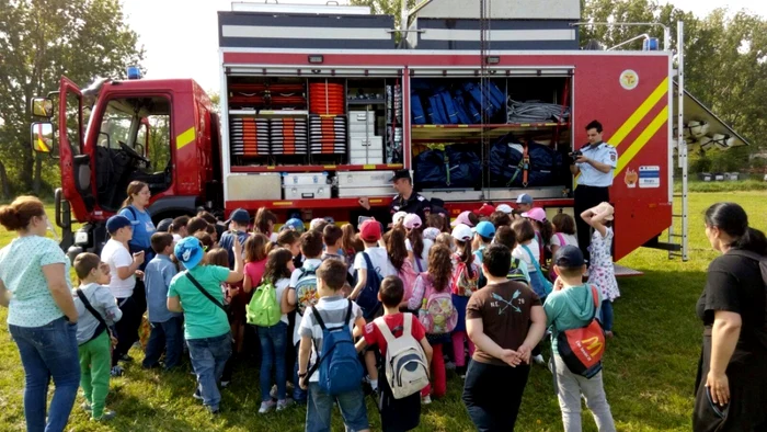 În Școala Alfel elevii sunt implicaț în multe activități în afara școlii FOTo: arhiva/ISU București