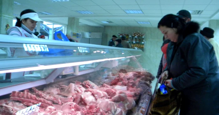 Magazinele din Bistriţa au oferte speciale de sărbători pentru carnea de porc