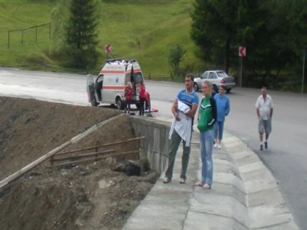 Suceava: UPDATE - Doi morţi şi trei răniţi în urma ciocnirii a două autoturisme pe E 85