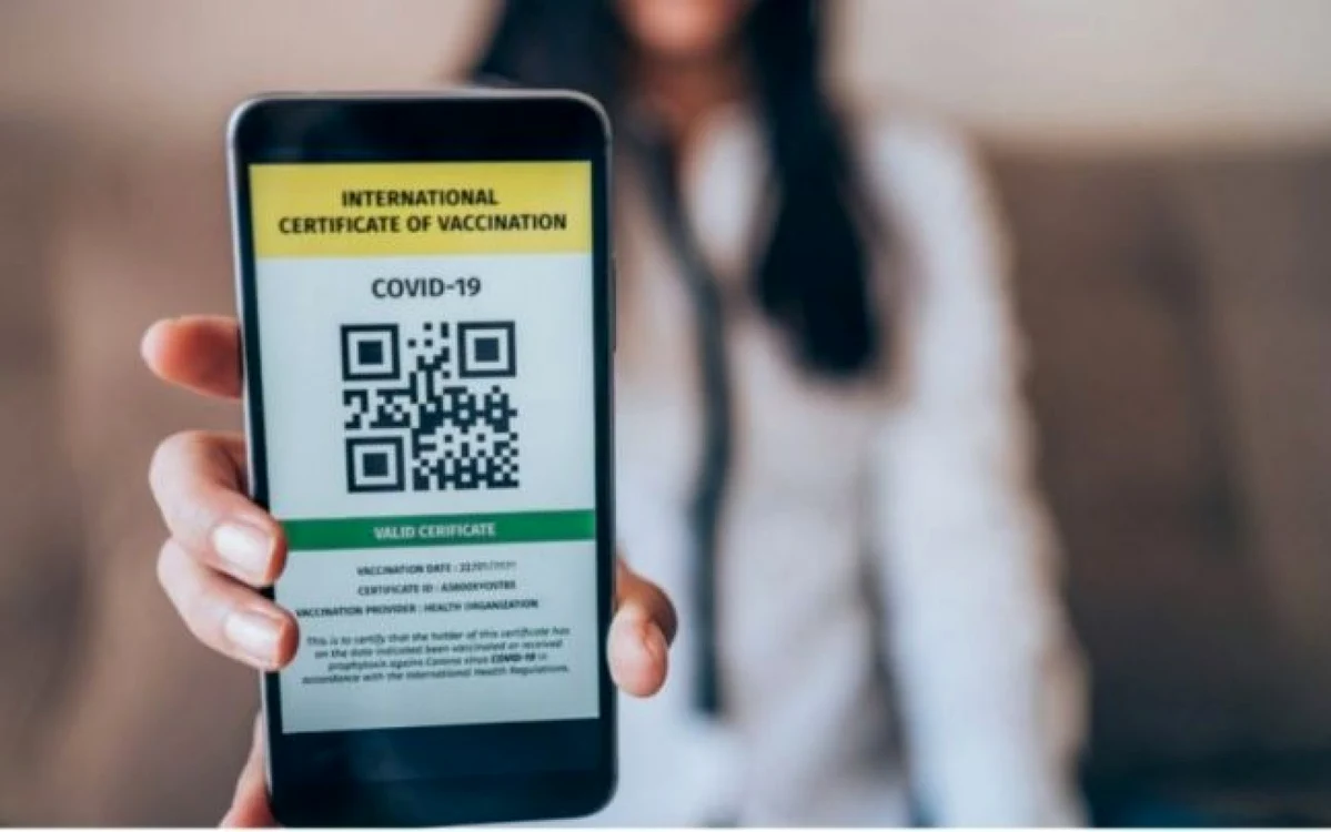 Certificatul se poate scana cu Aplicaţia Check DCC, realizată de STS, care poate fi descărcată gratuit din magazinul de aplicaţii Google Play şi App Store.