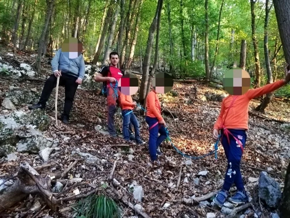 Salvamoştii reamintesc turiştilor necesitatea purtării unui echipament adecvat Foto: News