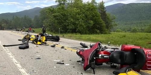 Coliziune dintre un grup de motociclişti şi o camionetă în apropiere de Boston 22 iunie 2019  FOTO Coliziune dintre un grup de motociclişti şi o camionetă în apropiere de Boston 22 iunie 2019 FOTO Miranda Thompson/ AP