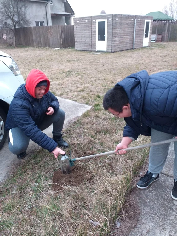 activitate in centrul de zi pentru copii cu nevoi speciale - foto facebook org trebuie slatina