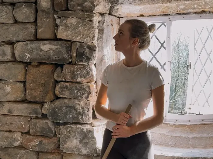 Emmie Brookman și-a renovat singură casa FOTO: Arhivă Personală/FB
