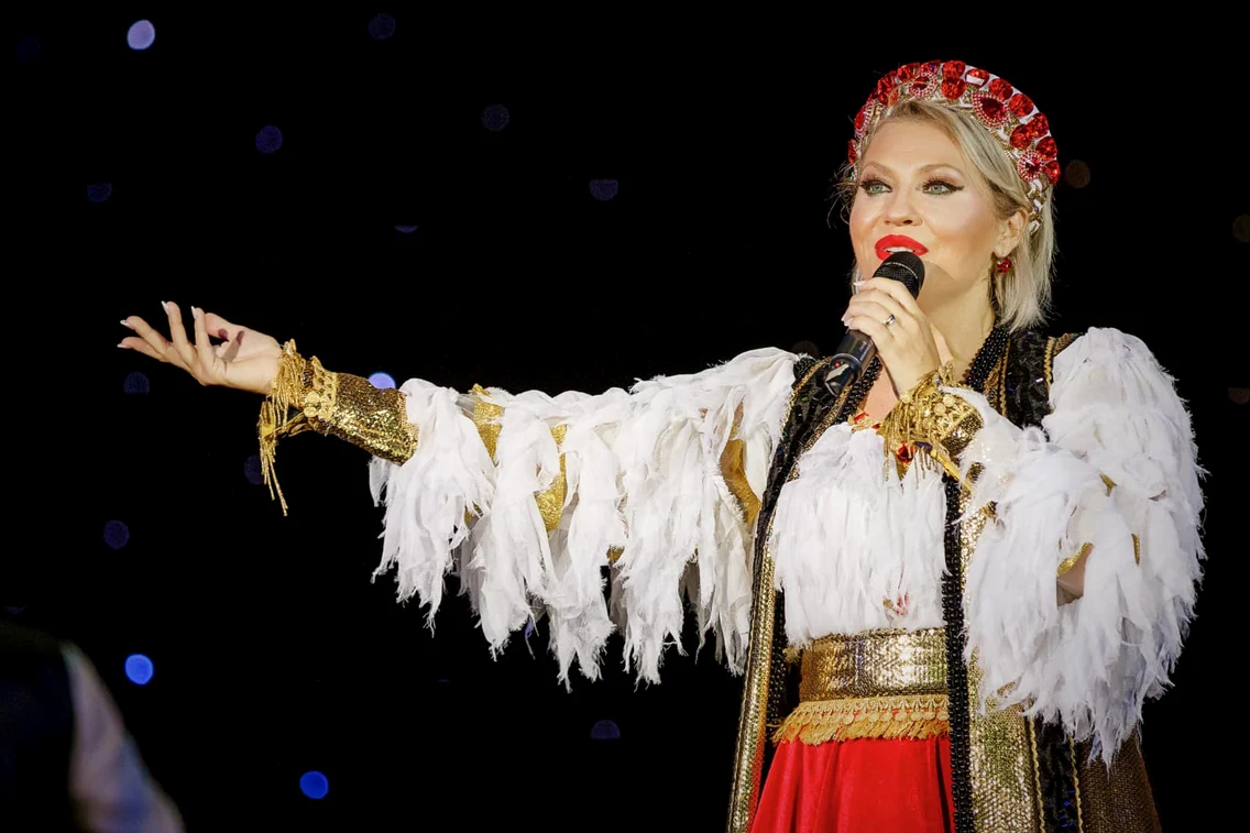 Mirela Vaida în costum popular. FOTO: Instagram