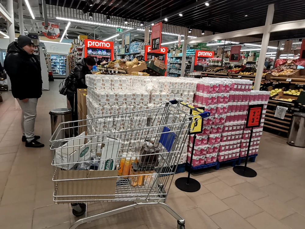 Cumpărătorii nu au ocolit supermarketul, în ziua boicotului FOTO: A. Mitran