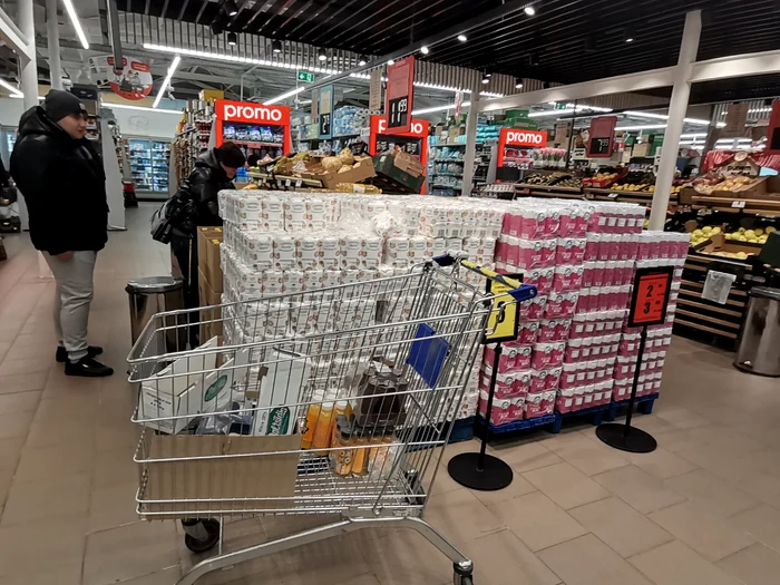 Cumpărătorii nu au ocolit supermarketul, în ziua boicotului FOTO: A. Mitran