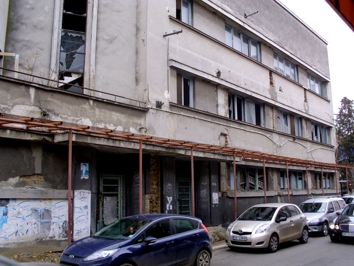Clădirea se află în paragină de câțiva ani