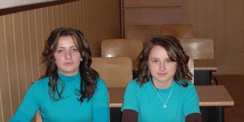 Daniela Stoica şi Cristina Pârlea îşi pun toată baza în cei 180 de lei, bani de liceu