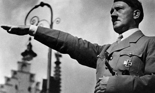  „Hitler şi naţional socialiştii nu sunt decât un excrement de pasăre în 1 000 de ani de istorie germană de succes”, afirmă un lider AfD jpeg
