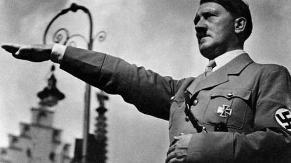  „Hitler şi naţional socialiştii nu sunt decât un excrement de pasăre în 1 000 de ani de istorie germană de succes”, afirmă un lider AfD jpeg