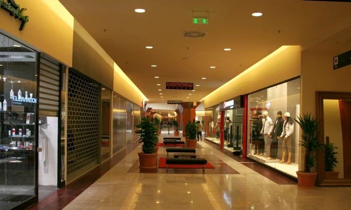 O femeie nu mai are voie să intre în mall-uri timp de trei ani FOTO: Arhivă