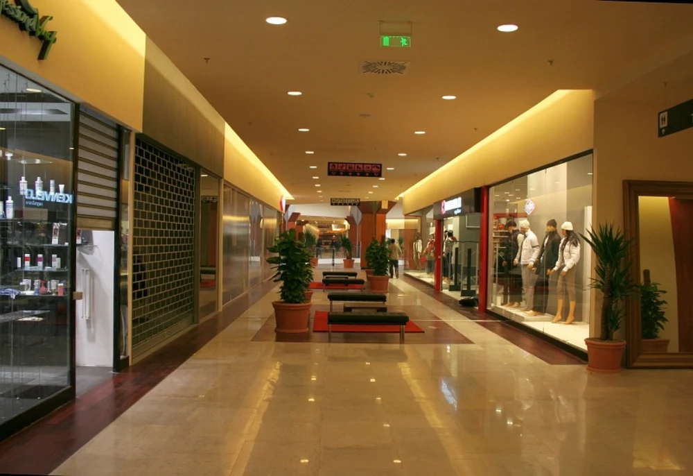 Motivul pentru care o clujeancă nu mai are voie să intre în mall-uri timp de trei ani