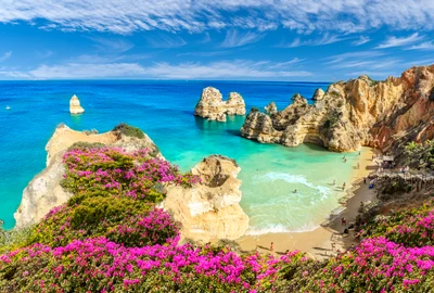 Peisaj cu Praia do Camilo, o plajă faimoasă din Algarve, Portugalia FOTO Shutterstock
