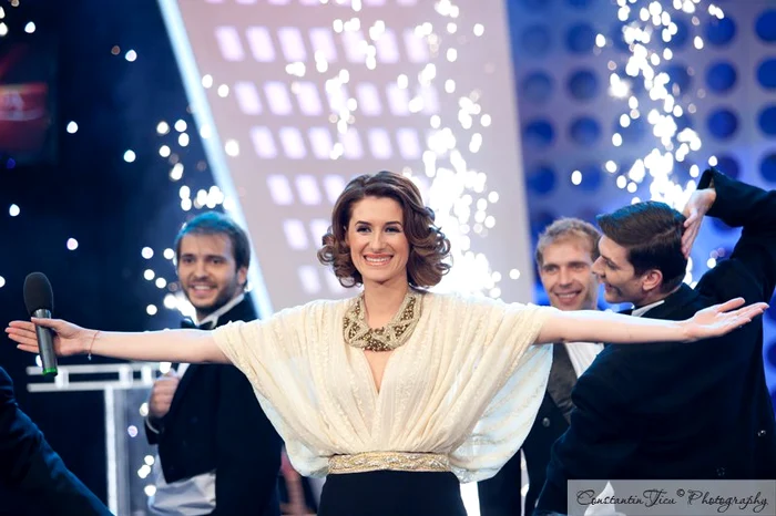 Un element de decor a luat foc în platoul emisiunii "O dată-n viaţă", din cauza artificiilor