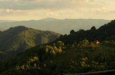 FOTOREPORTAJ: Ţinutul locuit de daci, ascuns în Munţii Orăștiei, deasupra norilor jpeg