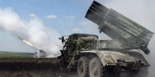 Un sistem de rachete rusesc BM-21 Grad trage spre pozitiile ucrainiene FOTO Profimedia/ TASS