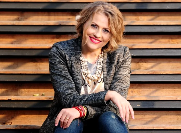 Mirela Boureanu Vaida s-a pozat fără machiaj alături de hairstylistul Cristi PascuFoto: arhivă personală