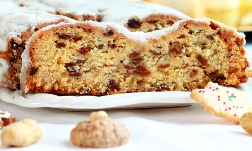 cozonac fructe confiate shutterstock 66976174 580x400 jpeg