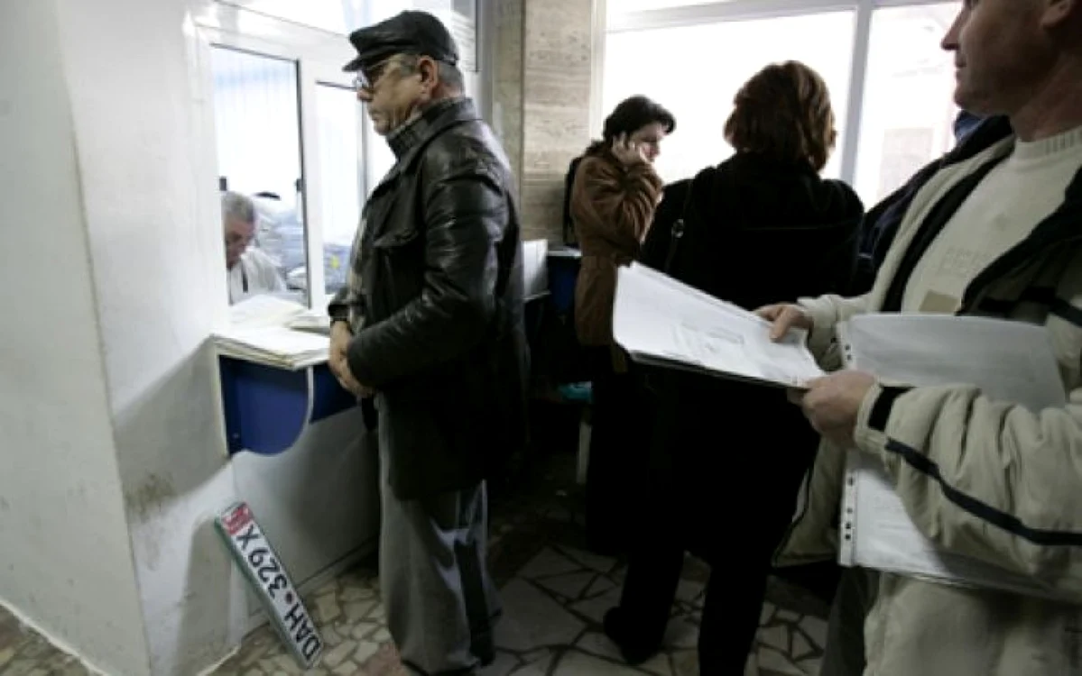 Şoferii s-au înghesuit la ghişee în ultimele zile din 2012 FOTO Arhivă