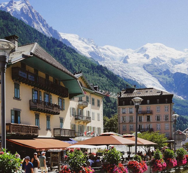 Valea Chamonix din Alpii francezi restrânge numărul locuinţelor închiriate turiştilor. Motivele măsurii