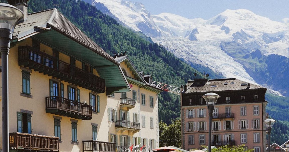 Valea Chamonix din Alpii francezi restrânge numărul locuinţelor ...