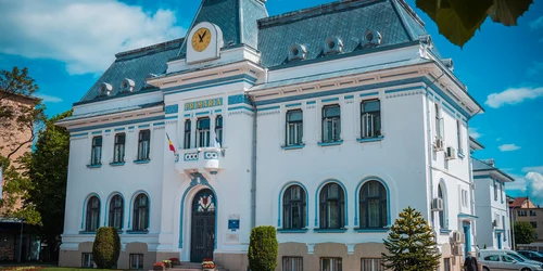 Pitesti fonduri nerambursabile foto Primara Pitesti jpg