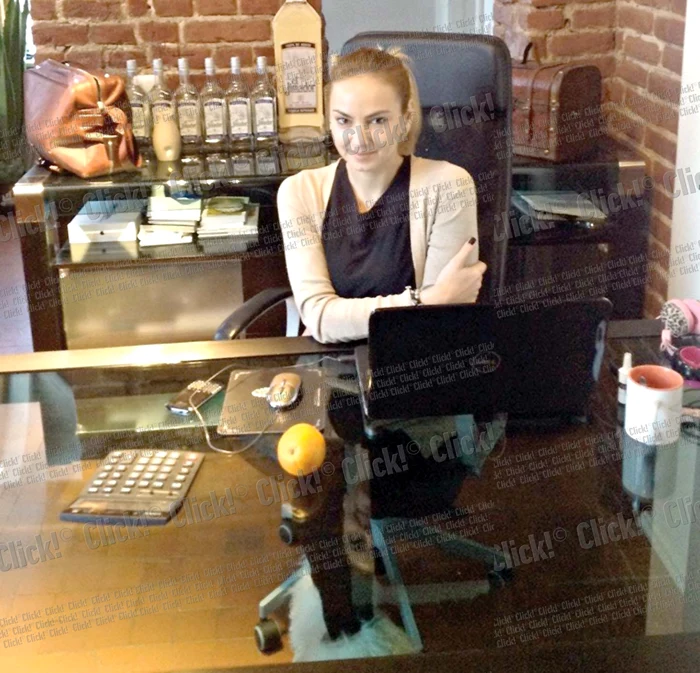 
    Acesta este biroul  unde Roxana Ionescu  lucrează zilnic opt ore  