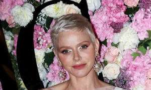Prințesa Charlene de Monaco cu fiica jpg