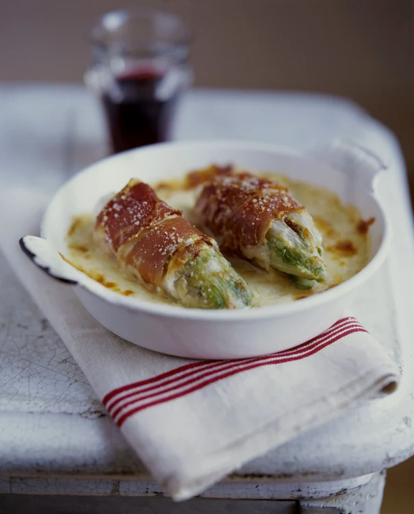 Rulouri gratinate cu costiţă