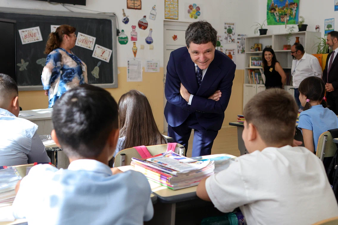 Nicușor Dan a fost la deschiderea noului an școlar la Școala Gimnazială nr. 1 Curcani, jud. Călărași.