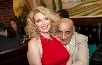 Oana Lis (47 de ani) continuă să-i fie alături lui Viorel Lis (82 de ani) în cea mai grea perioadă a vieții lor