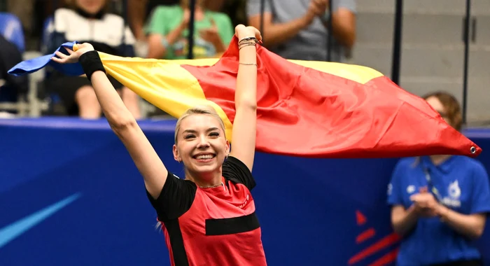 Bernadette Szocs va intra astăzi în concurs alături de Ovidiu Ionescu. Foto COSR 
