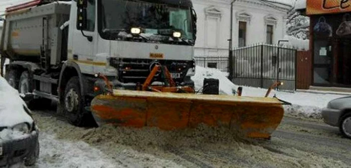 Utilajele au fost scoase la deszăpezit în mai multe zone ale ţării  FOTO arhivă Adevărul